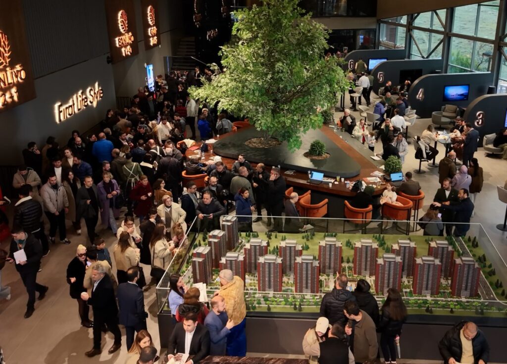 atura ev sahibi yapiyor